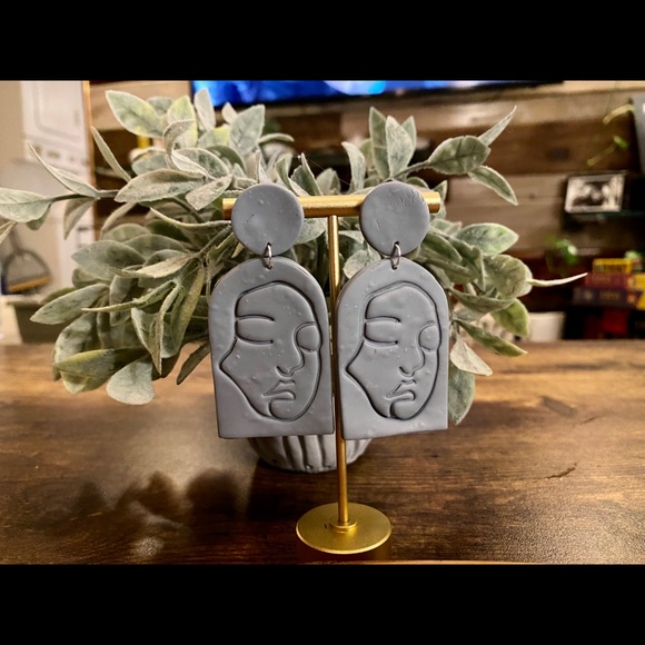 Handmade Abstract Face Clay Polymer Earrings-Grey - Picture 4 of 7